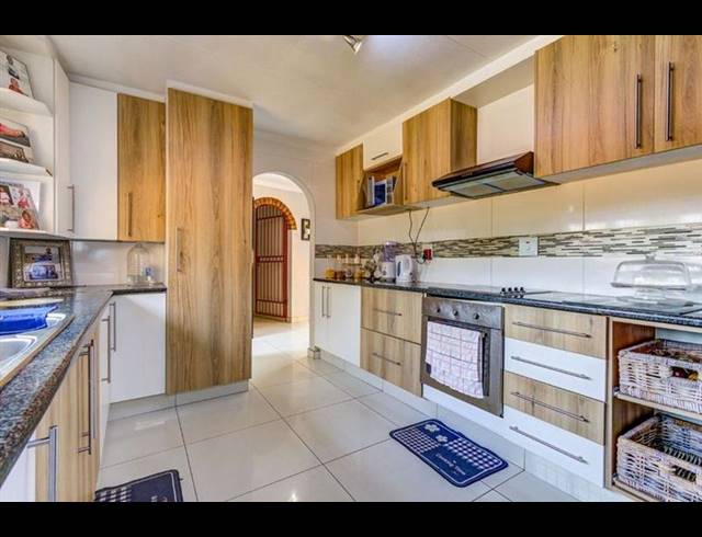 3 BEDROOM HOUSE FOR SALE IN VAN RIEBEECK PARK